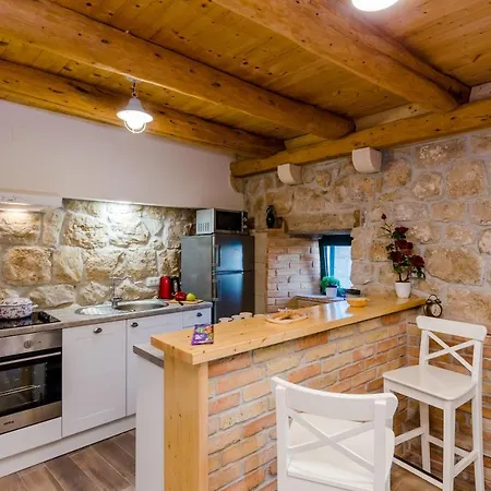 Family Friendly House With A Swimming Pool Mihanici, Dubrovnik - 15367 Feriehus *